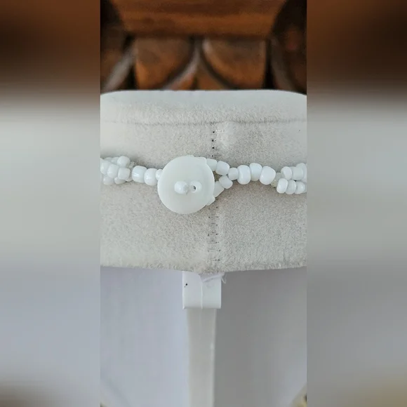 Handpainted Blk & White Design Shell Pendant With 16in Beaded Necklace - Picture 5 of 9